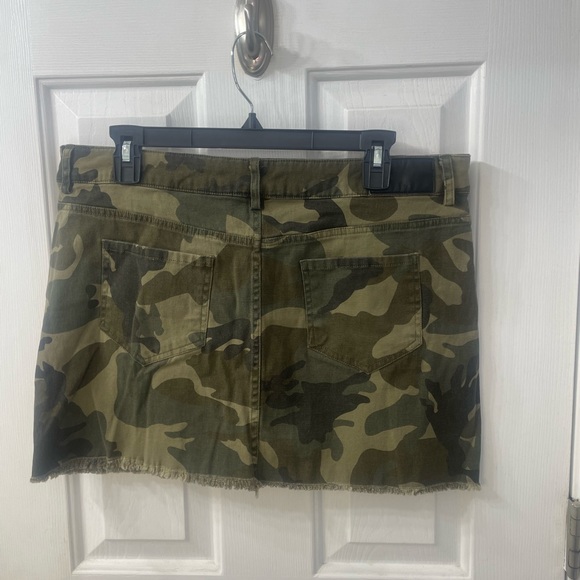 Kendall+Kylie Camo Denim Womens Mini Skirt Size XLarge - Picture 5 of 9